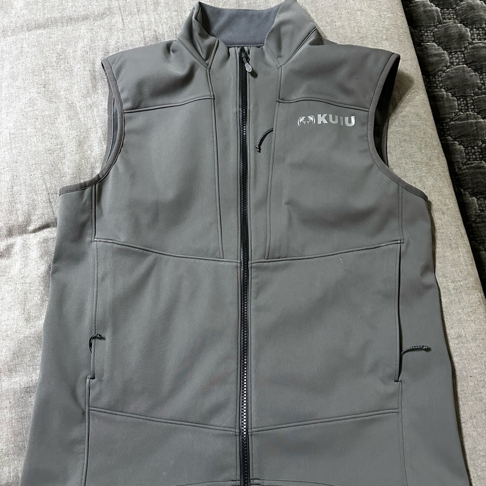 KUIU Men's Gray Softshell Vest